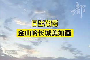 主教练正在热身？赫特福德镇球员兼主帅打进60米吊射？